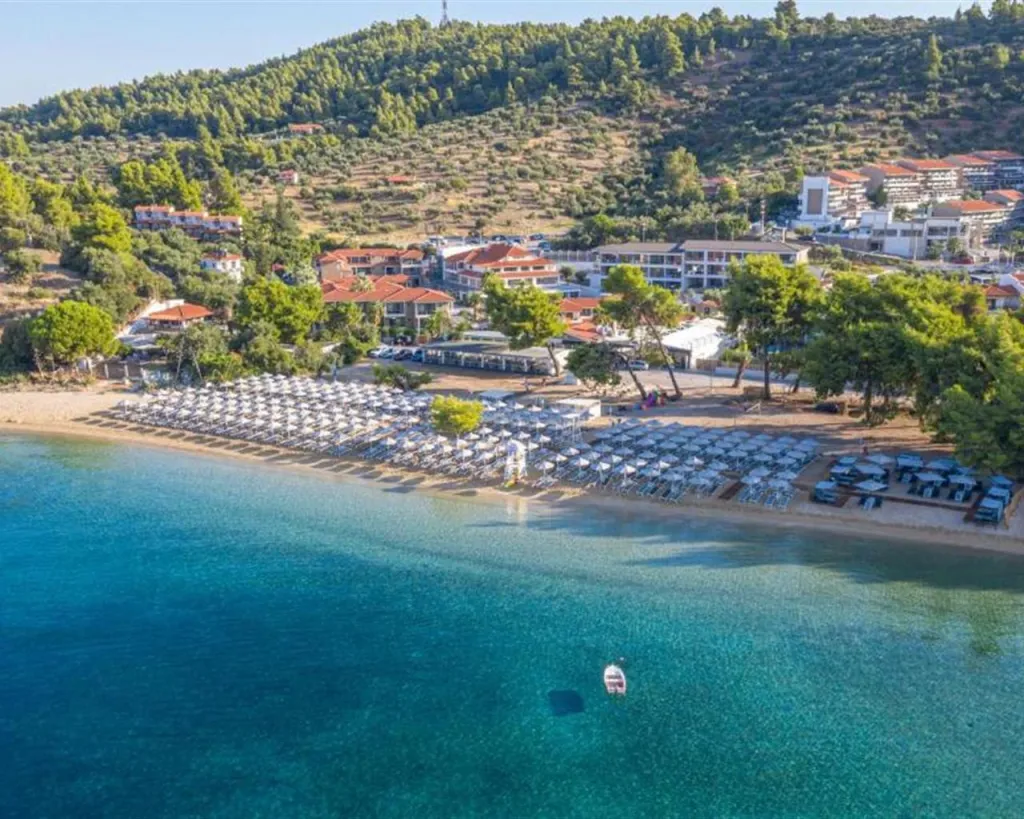 Lagomandra Beach & Suites, Neos Marmaras, Grčka — plaža