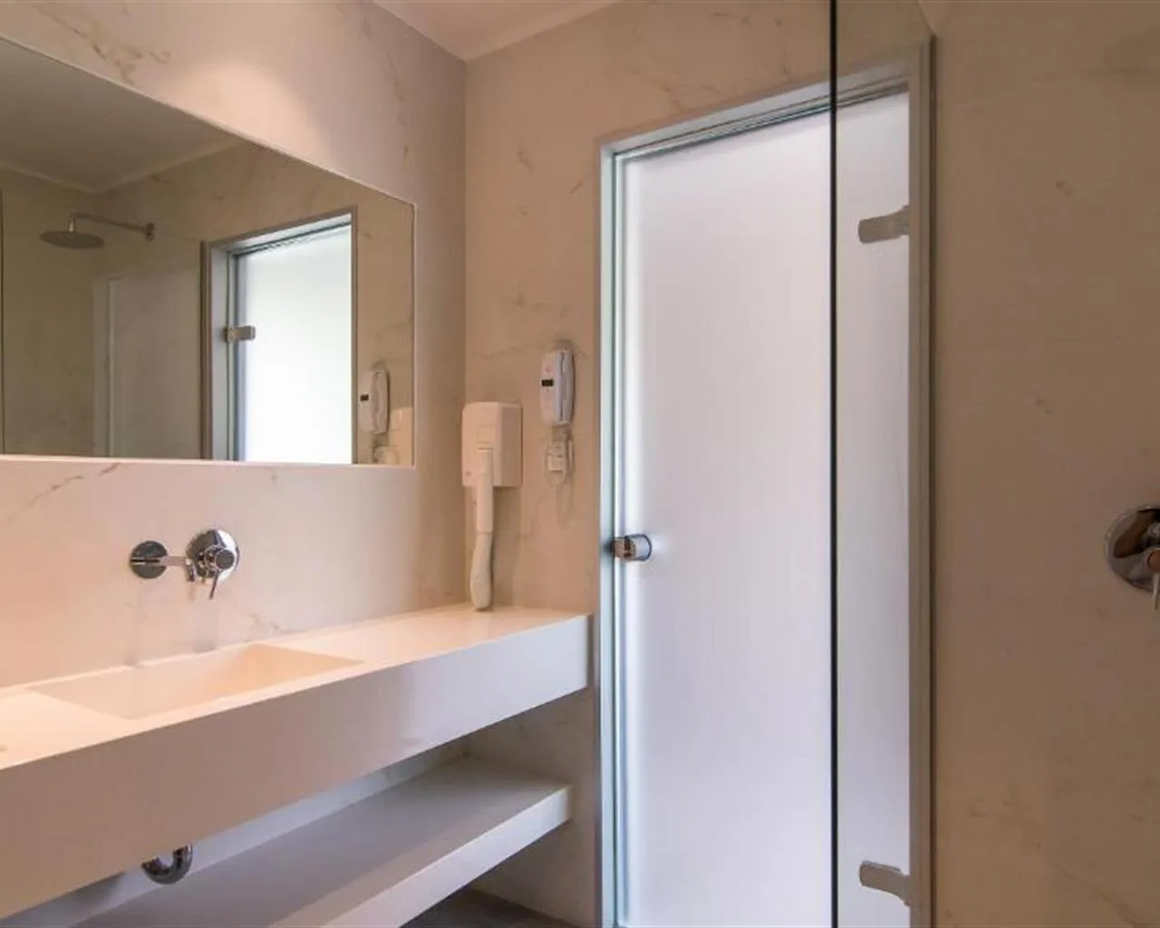 Lagomandra Beach & Suites, Neos Marmaras, Grčka — Family Room Deluxe Garden View