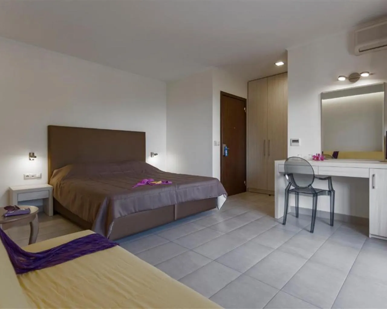 Lagomandra Beach & Suites, Neos Marmaras, Grčka — Family Room Garden View
