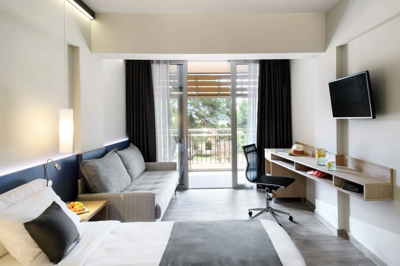 Blue Dolphin Resort Hotel, Metamorfozis, Grčka — Deluxe Double Room with Garden View