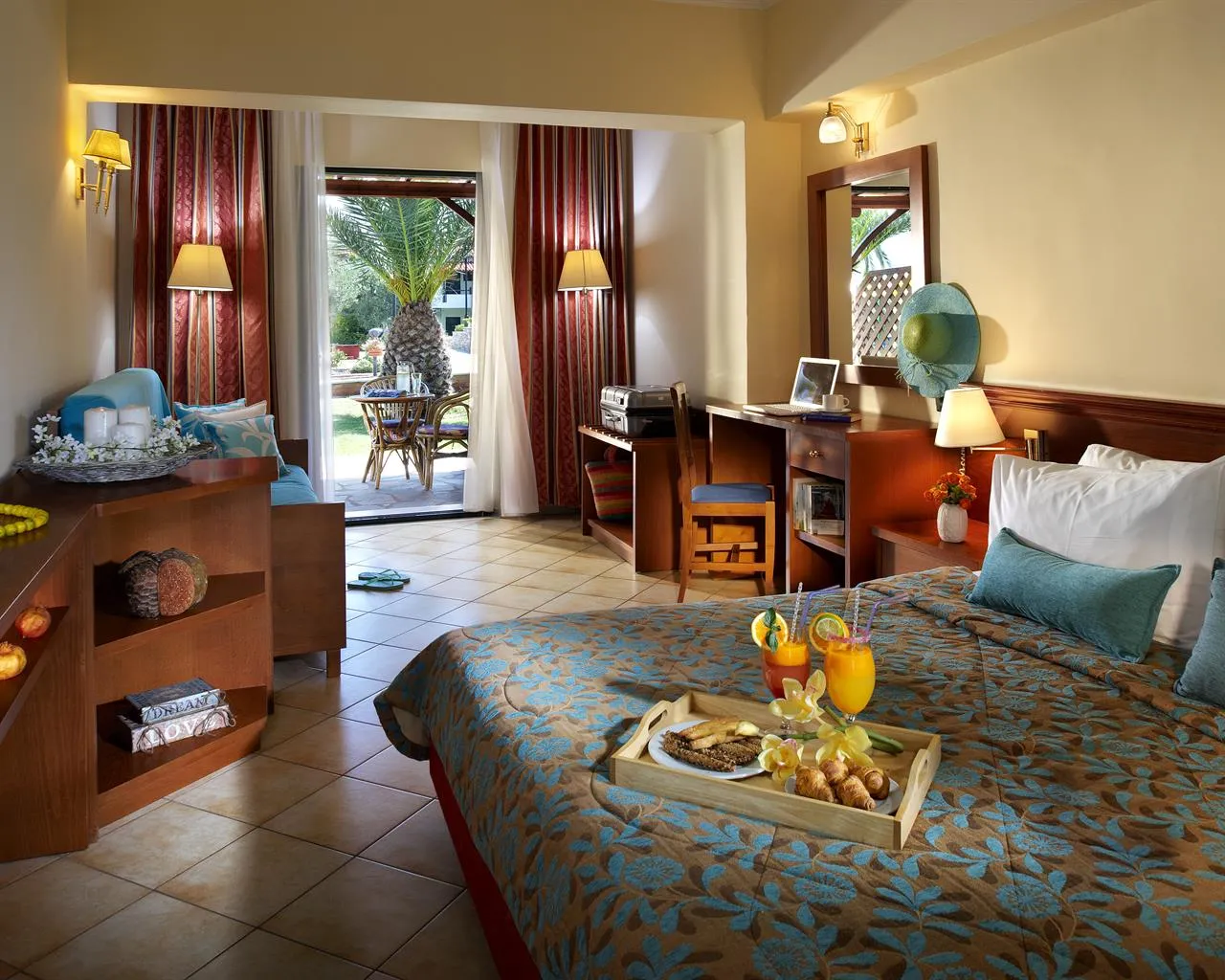 Blue Dolphin Resort Hotel, Metamorfozis, Grčka — Family Room