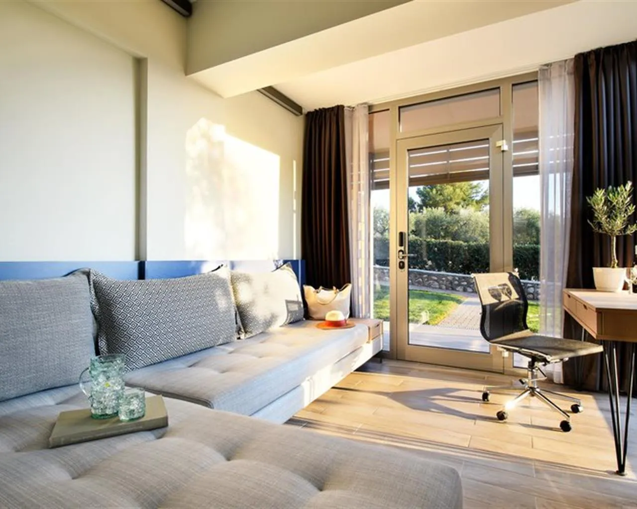 Blue Dolphin Resort Hotel, Metamorfozis, Grčka — Family Room Deluxe