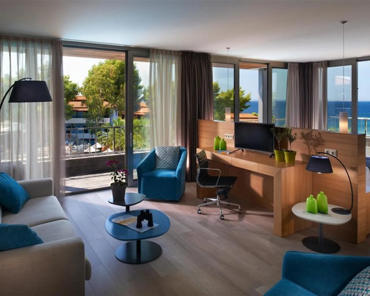 Blue Dolphin Resort Hotel, Metamorfozis, Grčka — Suite Deluxe