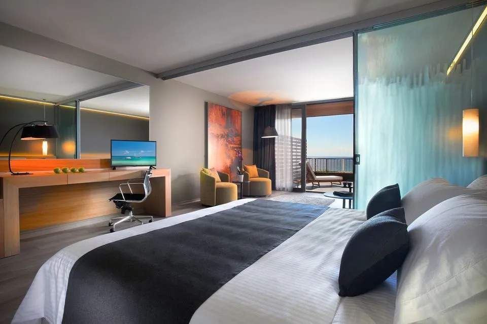 Blue Dolphin Resort Hotel, Metamorfozis, Grčka — Suite with Sea View