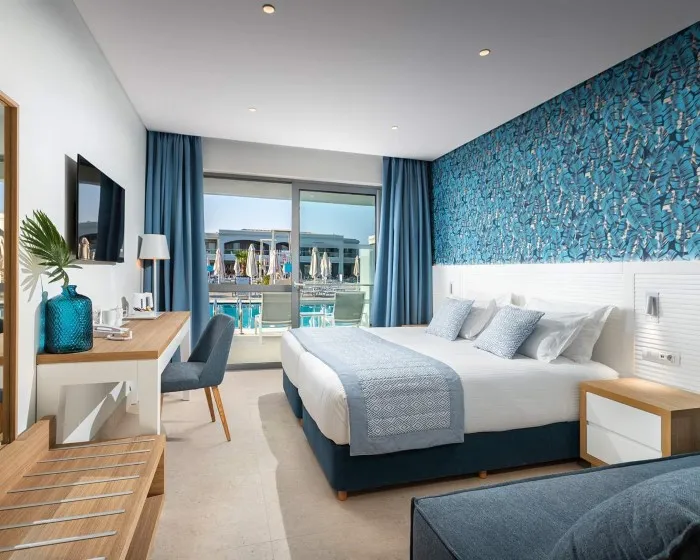 Blue Lagoon Queen, Kalives, Grčka — Double Room Swim Up /Twin Double Room