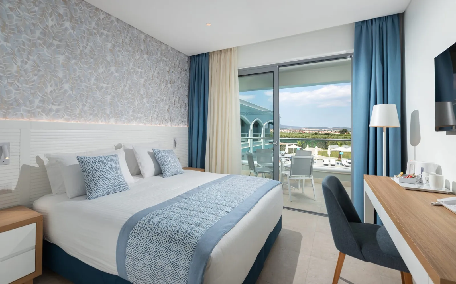 Blue Lagoon Queen, Kalives, Grčka — Twin/Double Pool View room (30 m2)