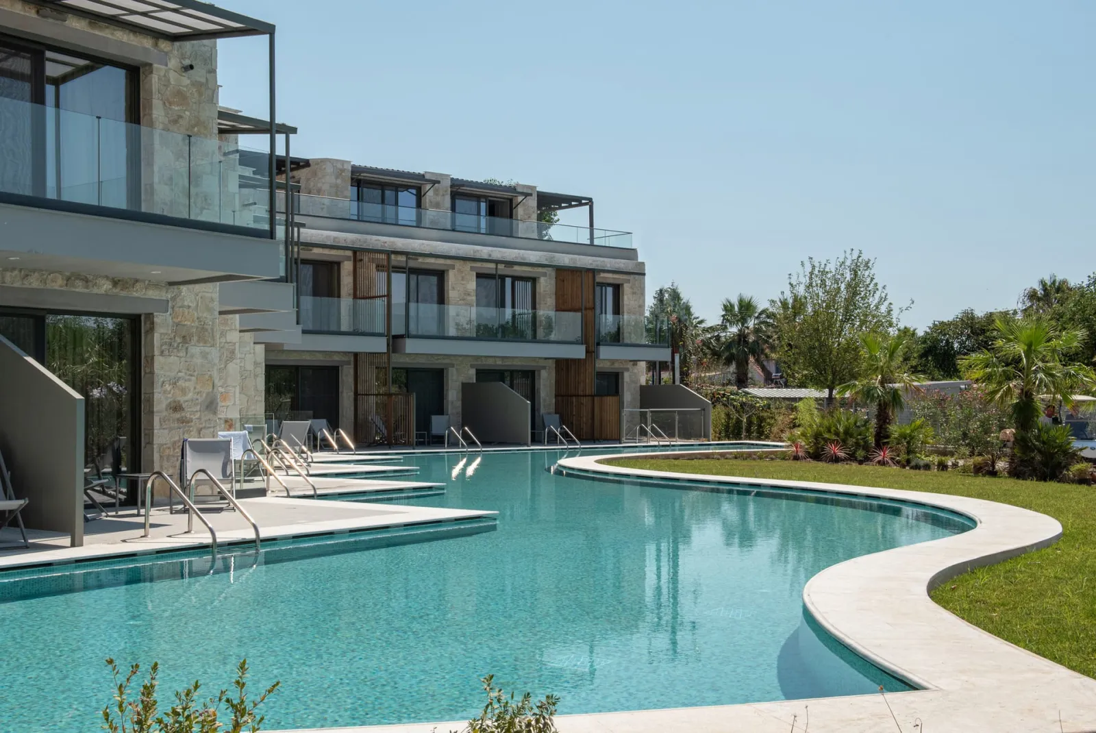 Portes Lithos Luxury Resort, Nea Potidea, Grčka — DELUXE SUITE SHARING POOL