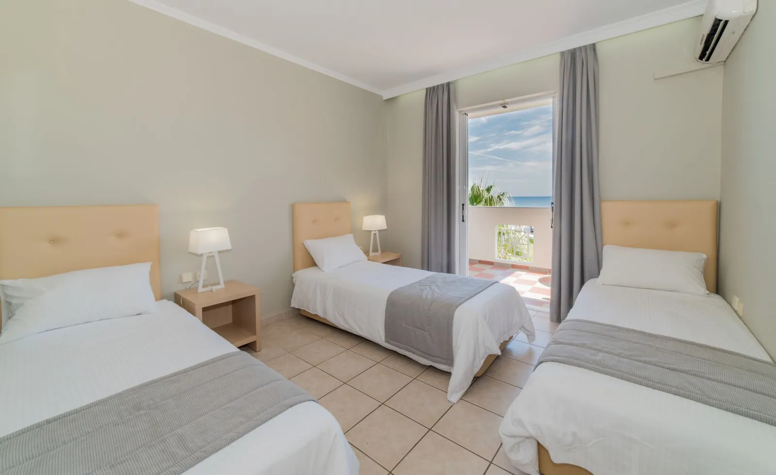 Xenos Kamara Beach Hotel, Argasi (Argassi), Grčka — Two Bedroom Apartment with Partial Sea View (5 Adults)