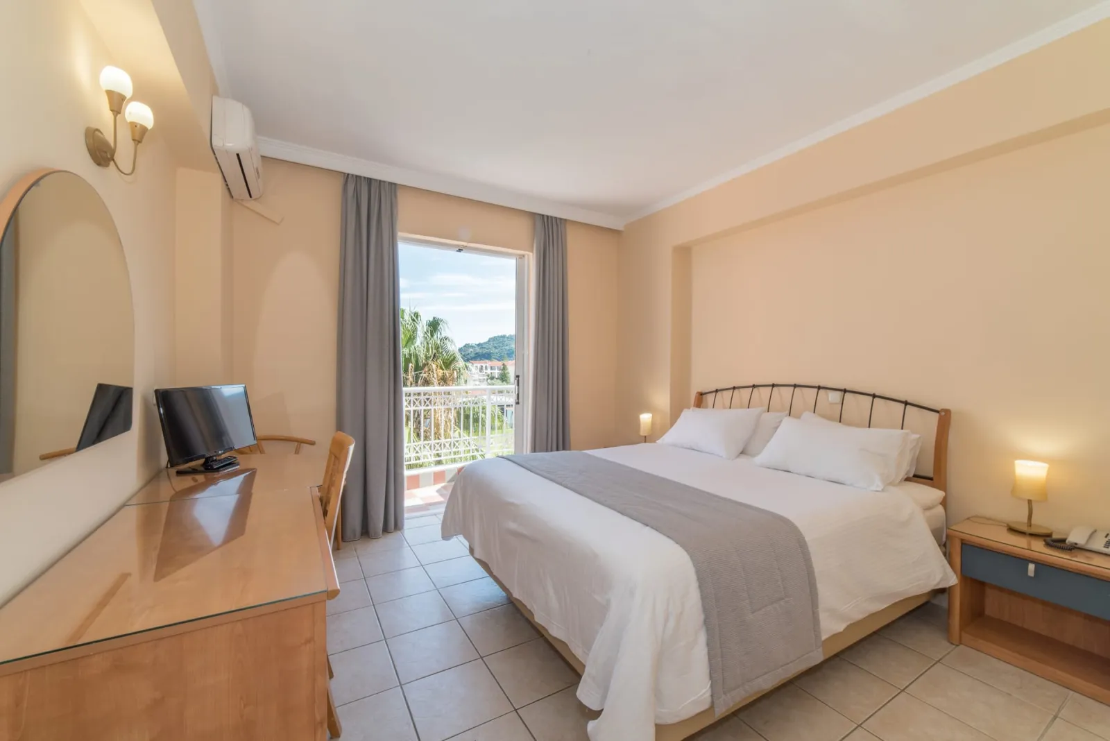 Xenos Kamara Beach Hotel, Argasi (Argassi), Grčka — Two-Bedroom Apartment with Side Sea View