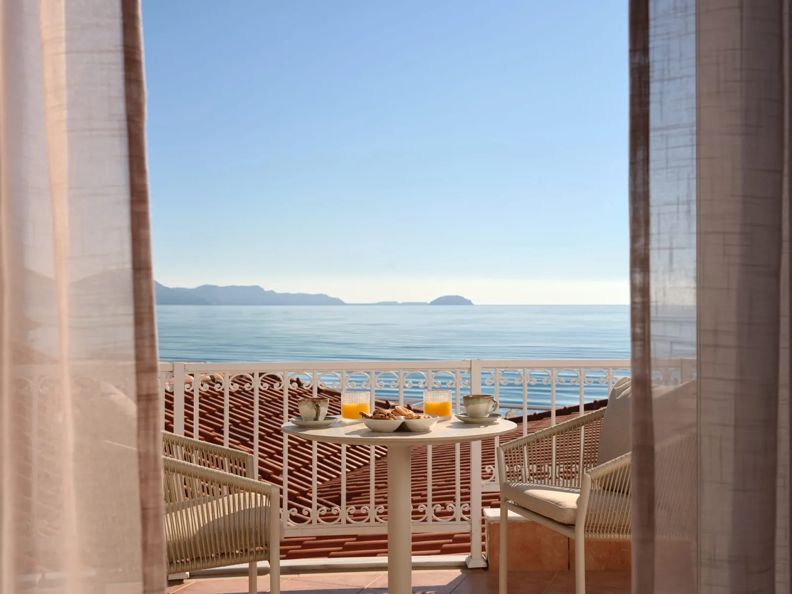 C'est La Vie Rooms and Suites, Laganas