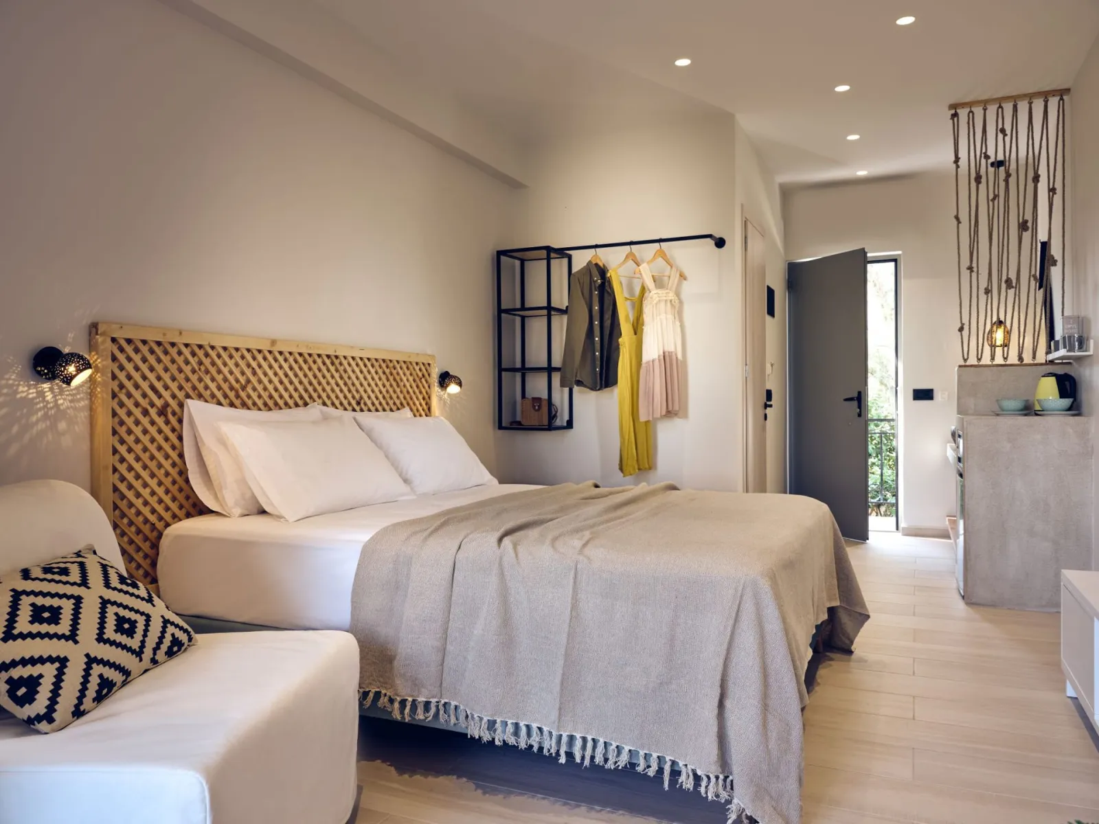 Nomas Living, Kalamaki, Grčka — Deluxe studio