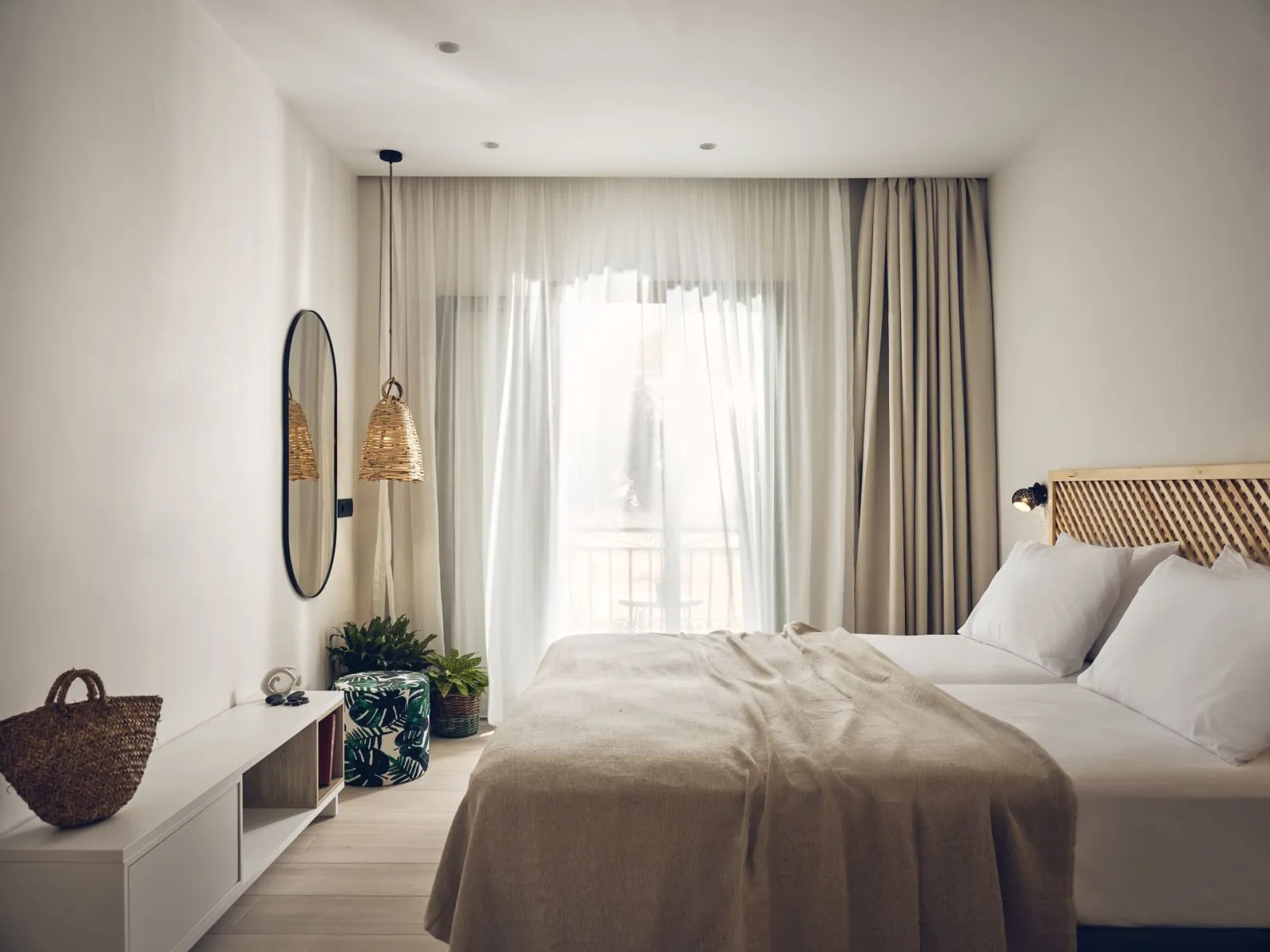 Nomas Living, Kalamaki, Grčka — Superior Pool Studio