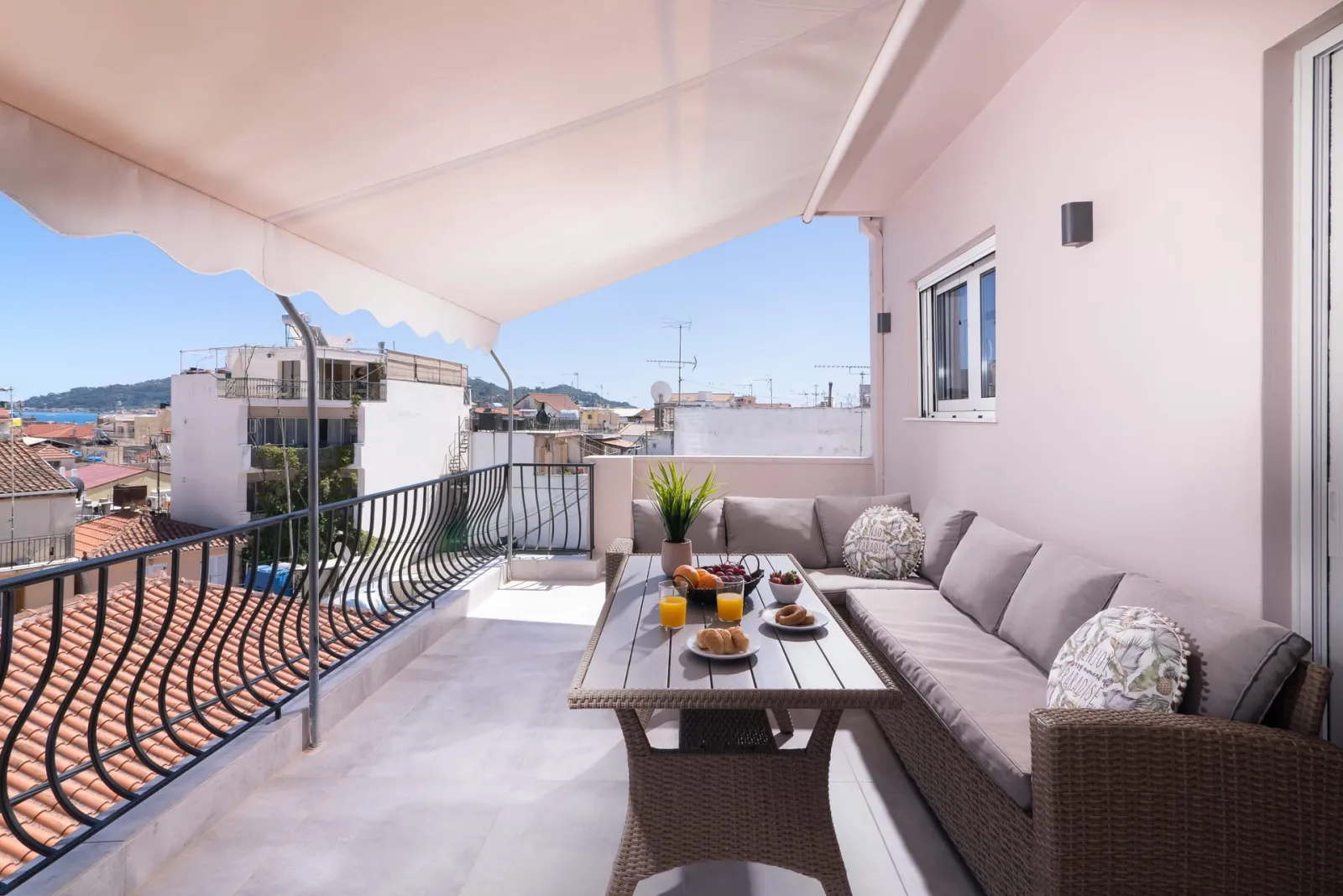 Lithies Zante Living, Grad Zakintos, Grčka — Premium Apartment | Sea & Mountain View [70 m²]