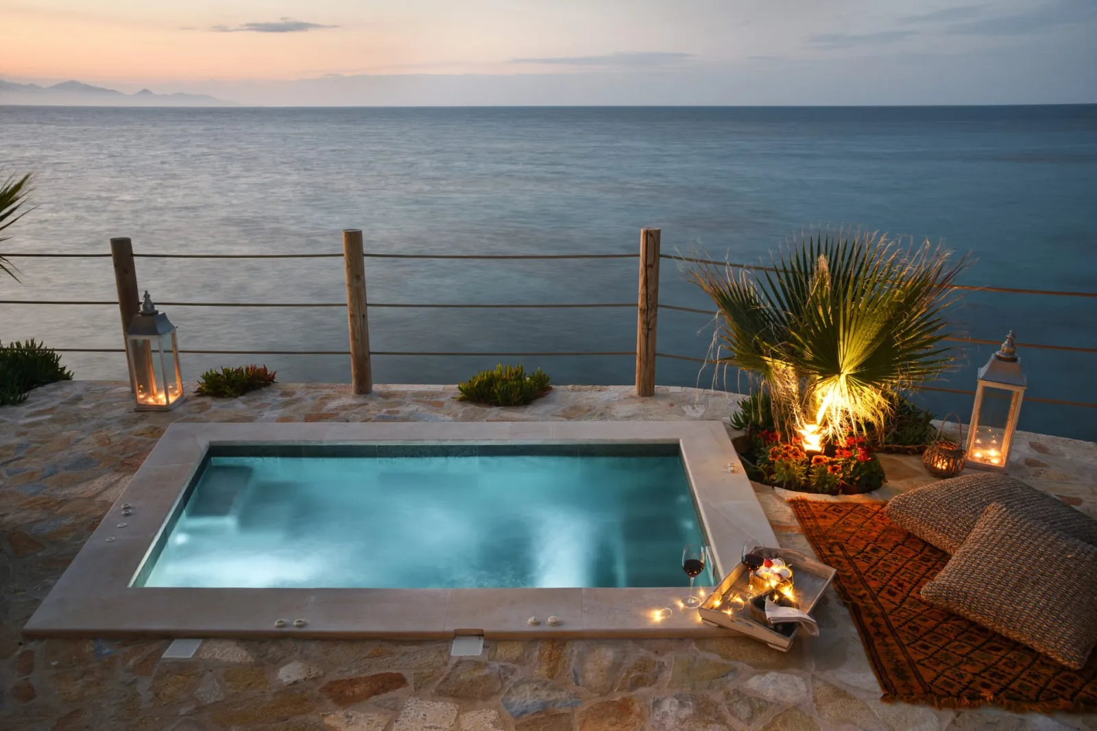 Paradisso Beach Villas Zakynthos, Alikes, Grčka — Water Front One Bedroom Suite with outdoor Jetted tub