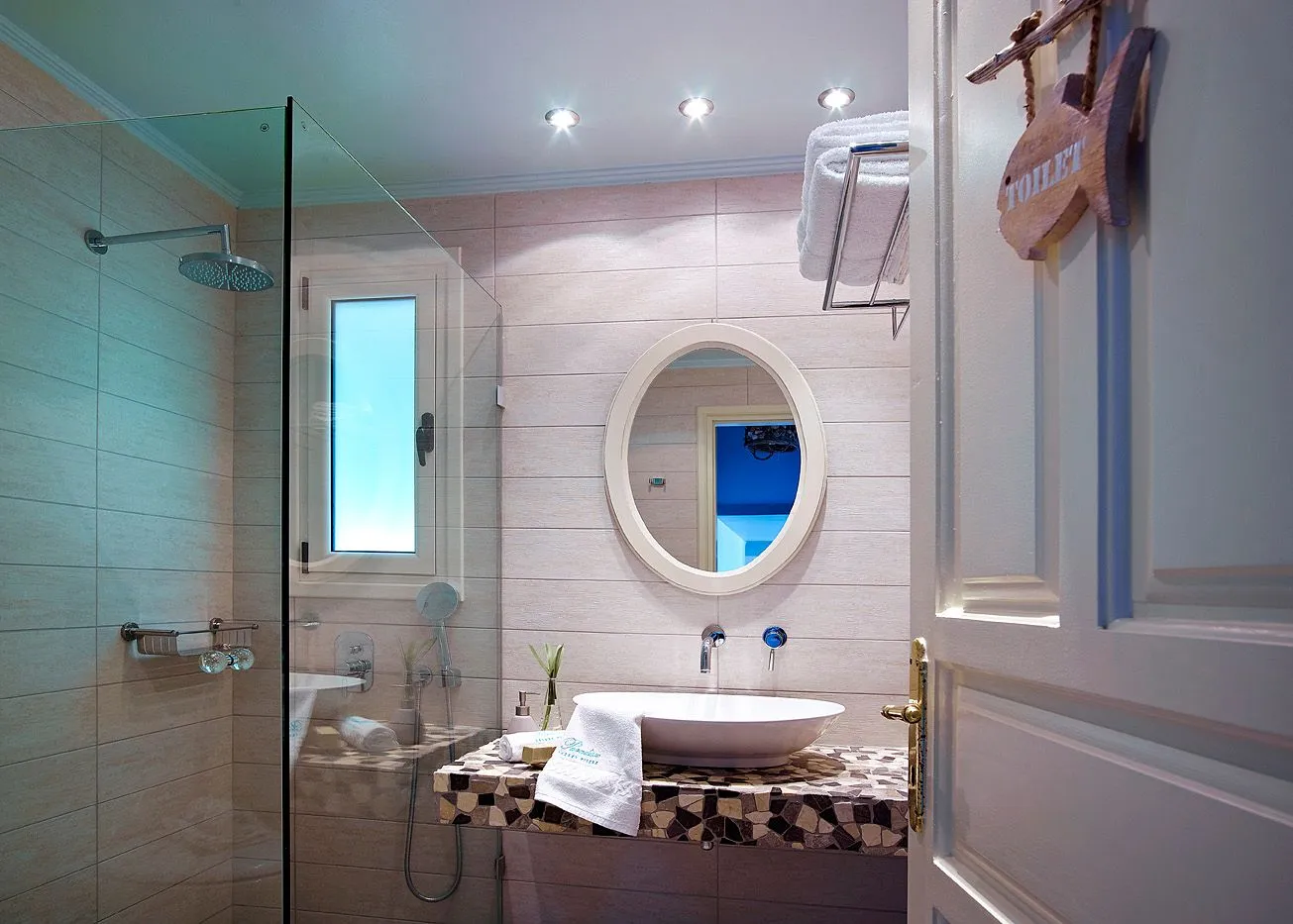 Paradisso Beach Villas Zakynthos, Alikes, Grčka — Water Front Sea view Villa Alexandros with outdoor Jetted tub