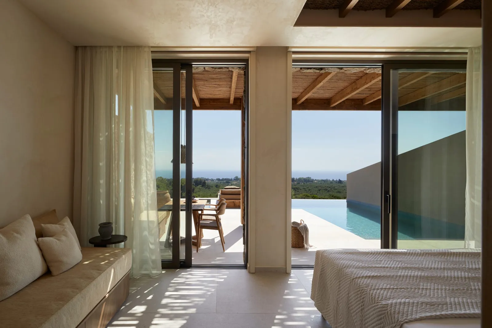 Memorias Villas & Suites, Gerakas, Grčka — Cave Suites