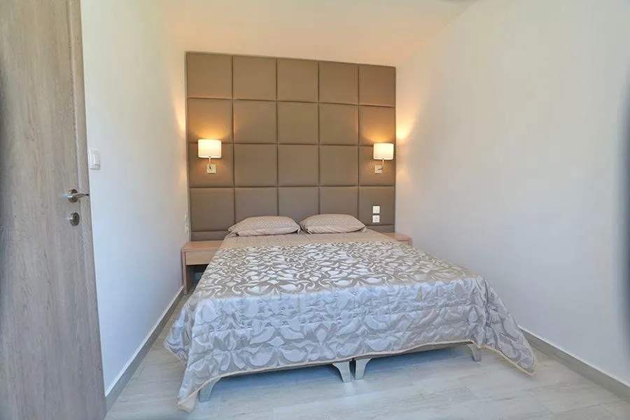Dionisos Resort, Pefkohori, Grčka — Luxury Apartment Ground Floor