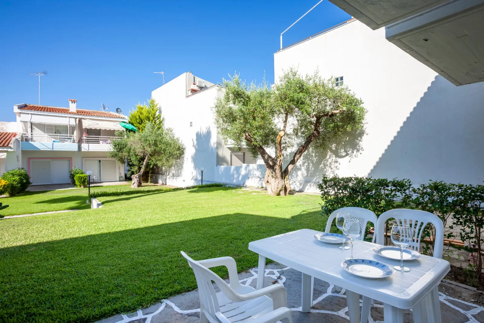 Live in Greece, Više mesta na Kasandri, Grčka — Akrotiri summer apartment 1 Pefkohori