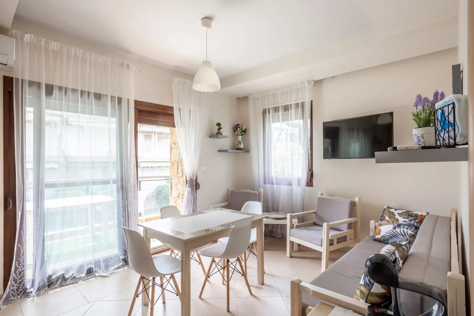 Live in Greece, Više mesta na Kasandri, Grčka — Sea side home Valentina Hanioti