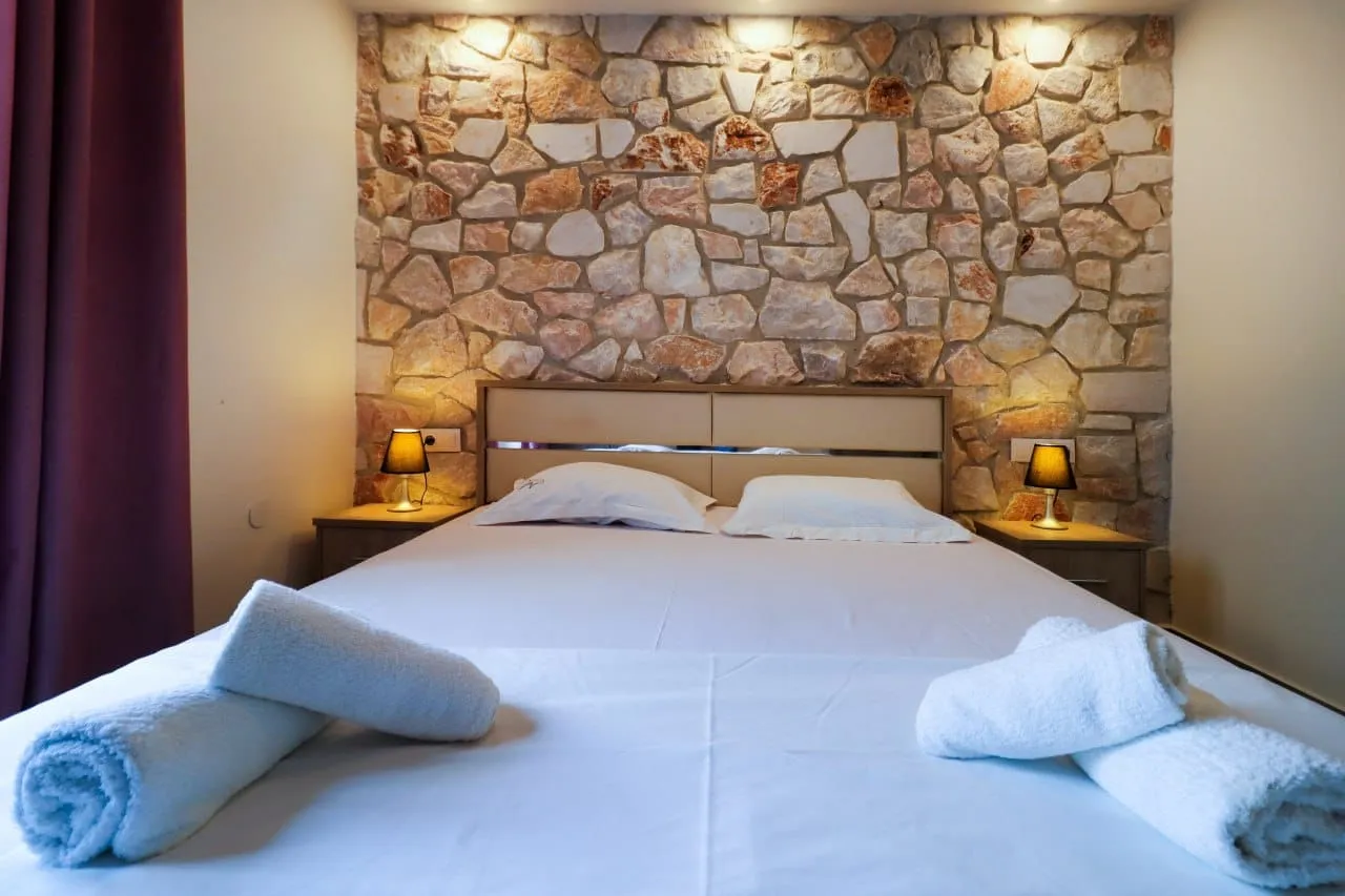 Live in Greece, Više mesta na Kasandri, Grčka — Vicktoria Deluxe Apartments with 2 Bedrooms Hanioti