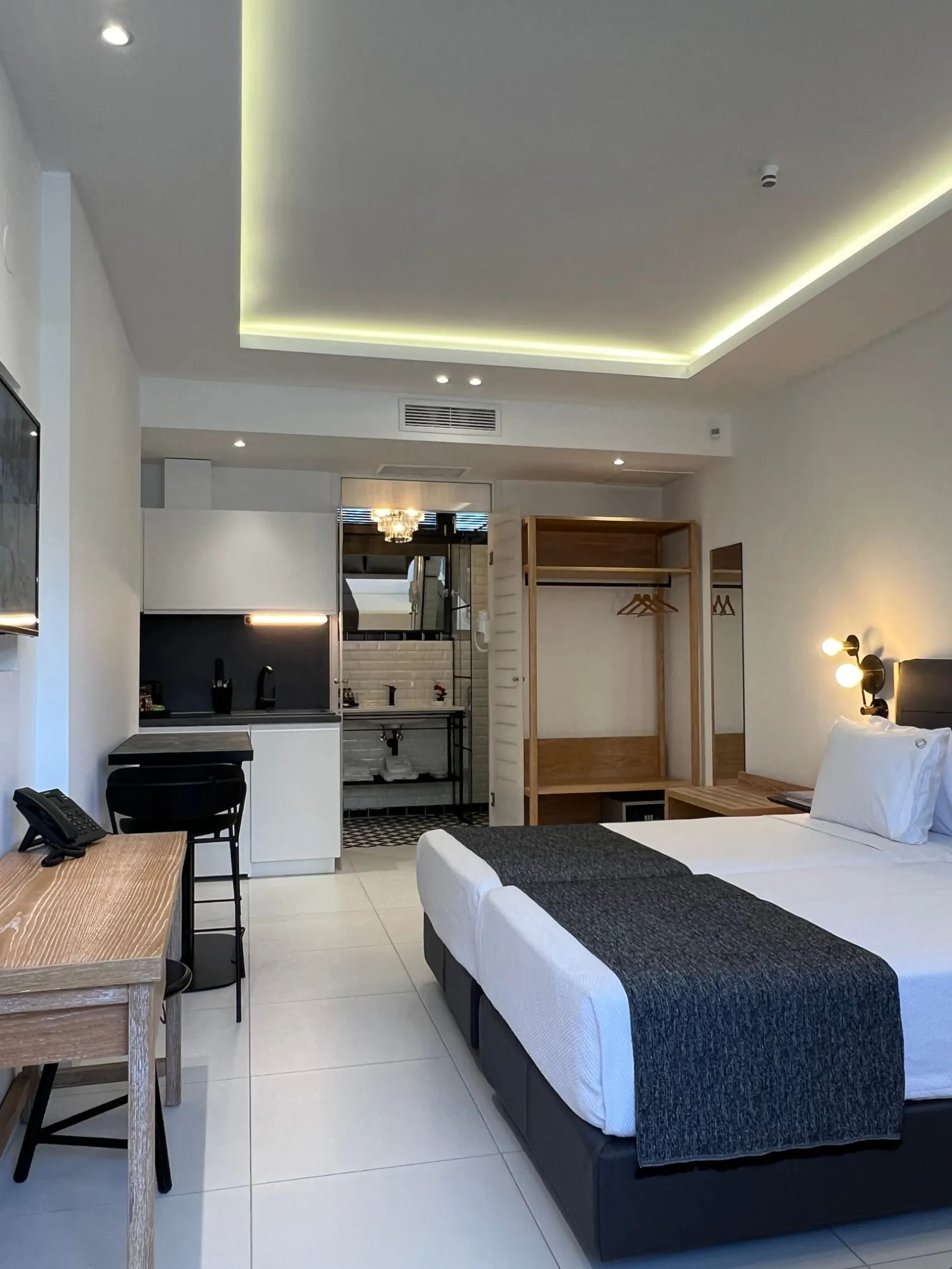 Melite Luxury Rooms & Apartments, Paljuri, Grčka — Deluxe Semi-Basement Room