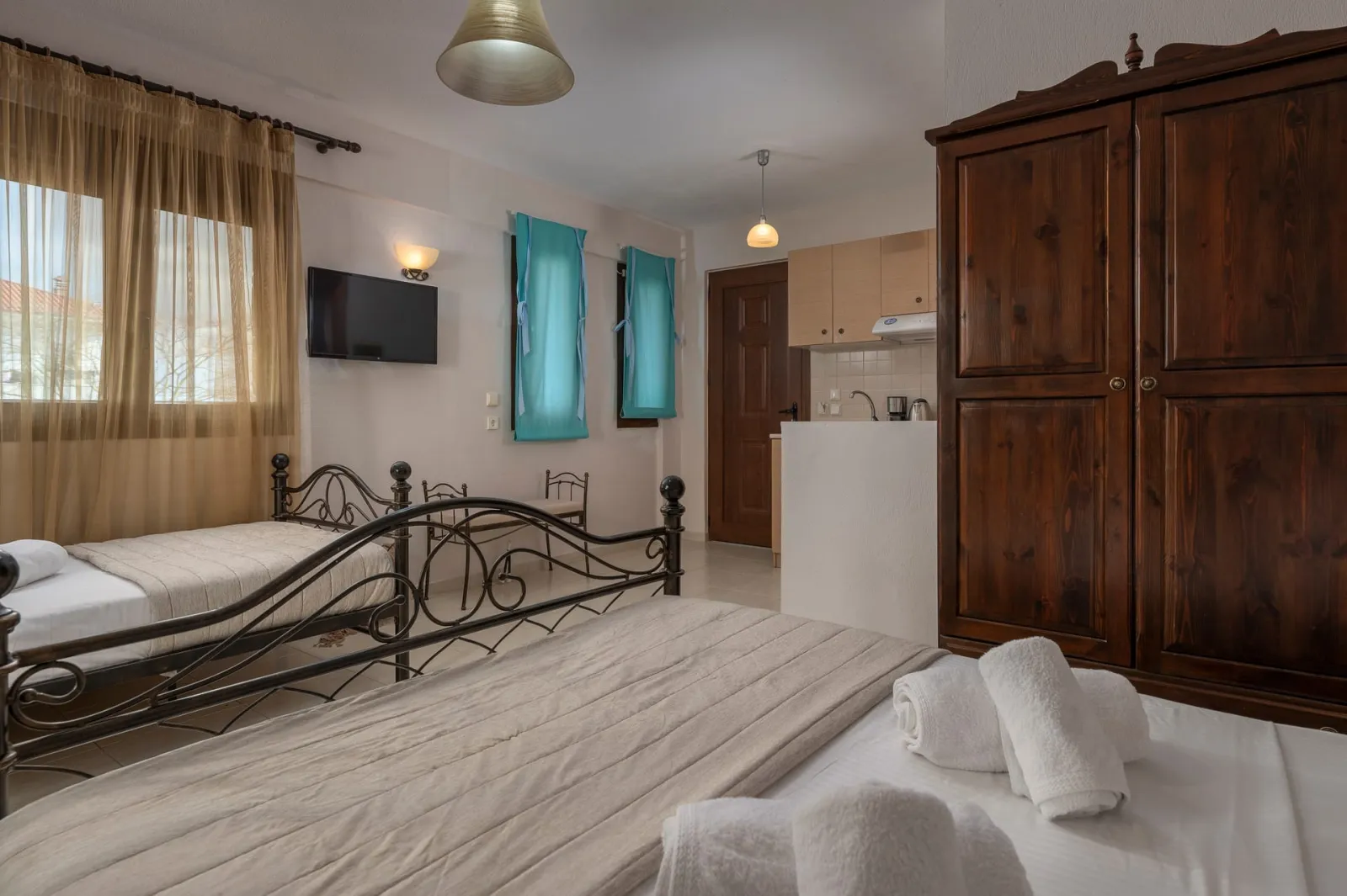 Eleon Suites & Apartments Halkidiki, Afitos, Grčka — Standard Triple Room | Ground Floor