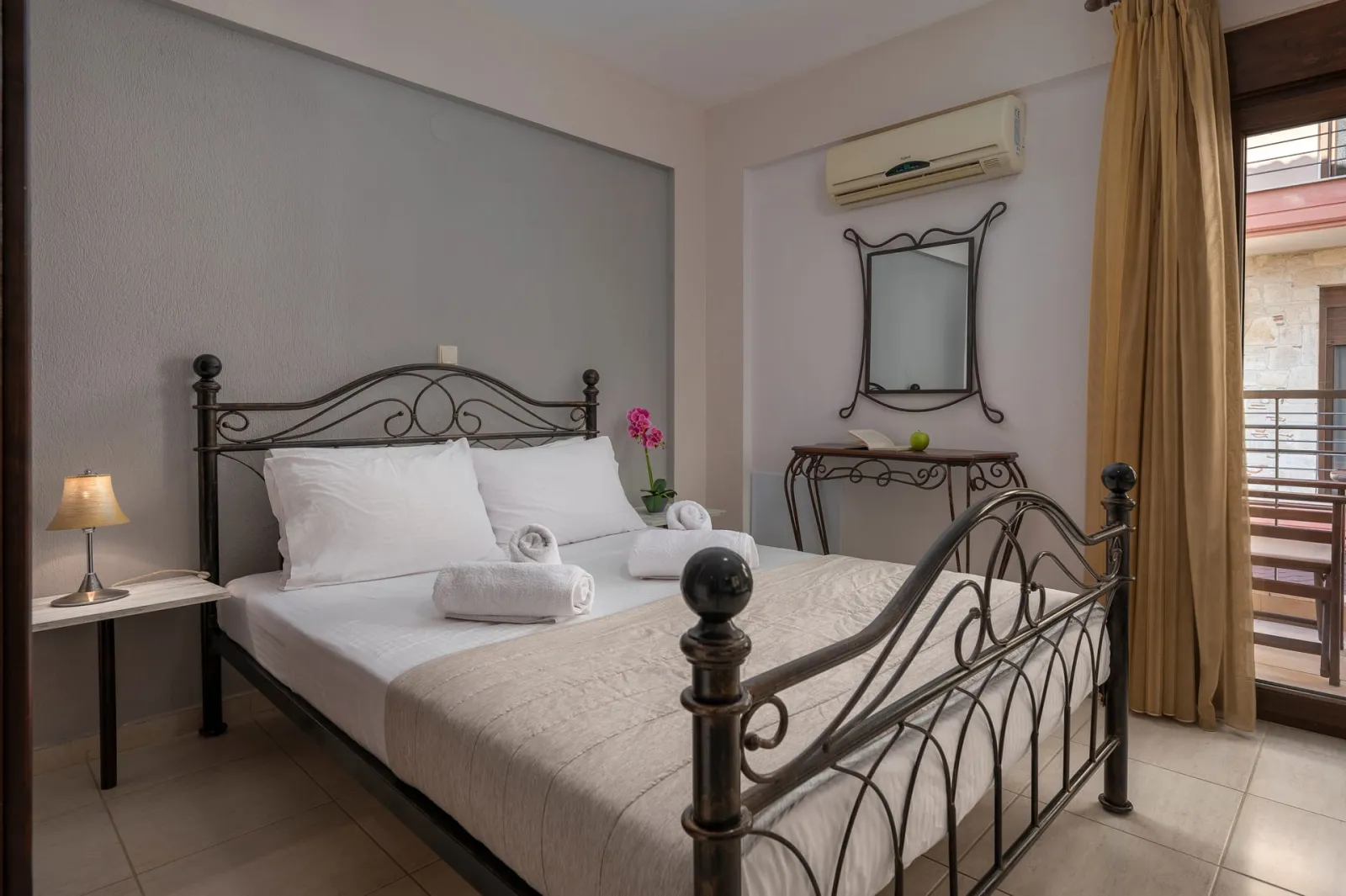 Eleon Suites & Apartments Halkidiki, Afitos, Grčka — Superior Double Room