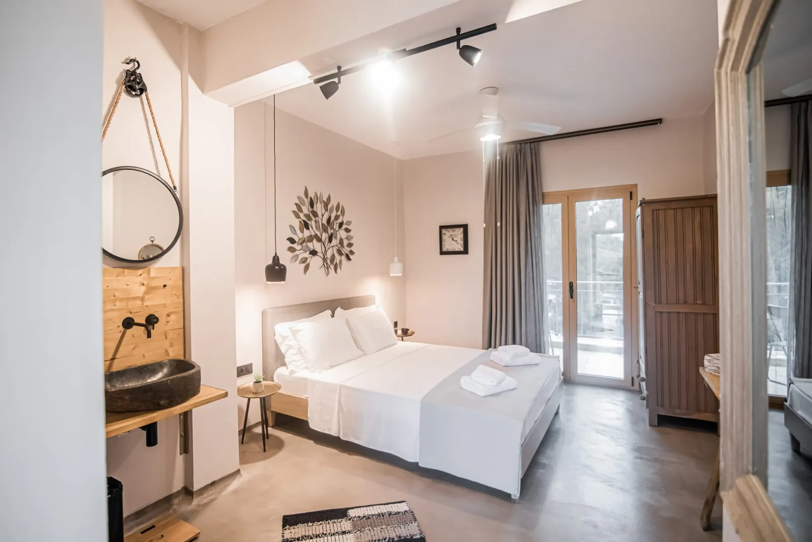Pefkon Suites, Afitos, Grčka — Double Room Sea View