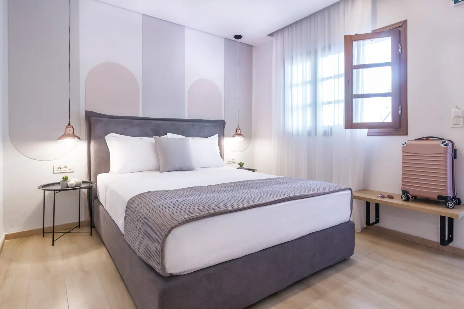 9 Ennea Luxury Rooms, Sarti, Grčka — Economy Room Internal View - No Balcony