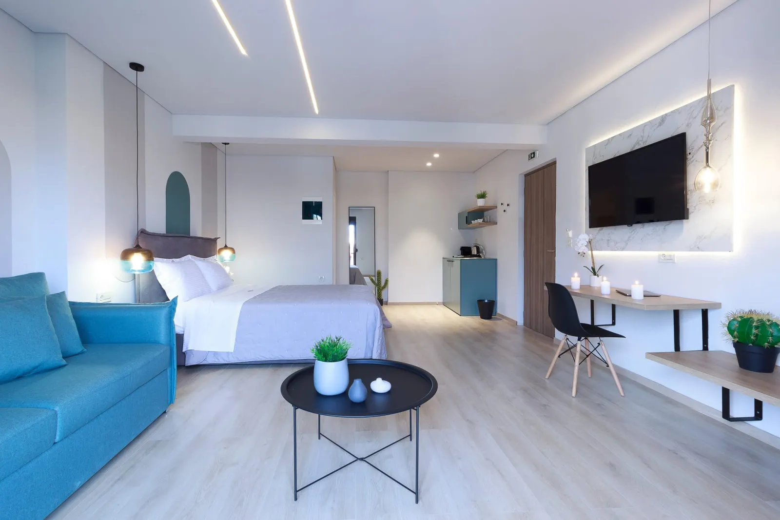 9 Ennea Luxury Rooms, Sarti, Grčka — Junior Suite with City View