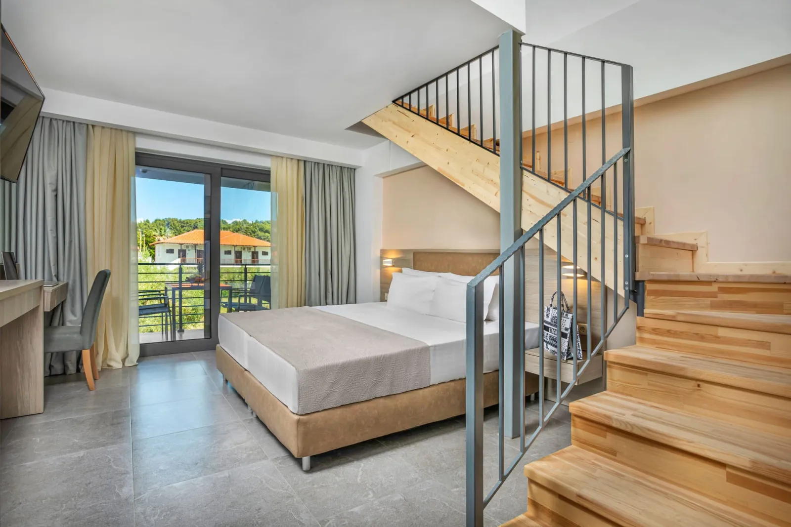 New Story Luxury Suites, Posidi, Grčka — Junior Suite-Attic Garden View