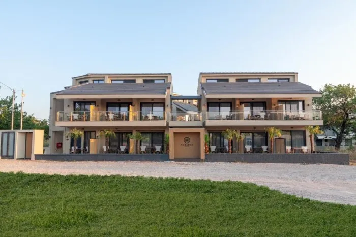 Maraboo Suites, Nikiti