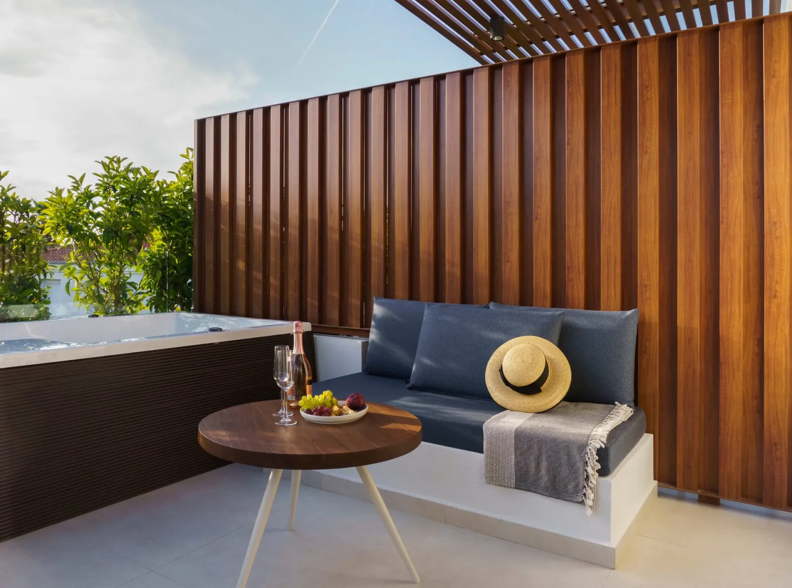 Palm Boutique Suites, Pefkohori, Grčka — Comfort Suite with Jacuzzi