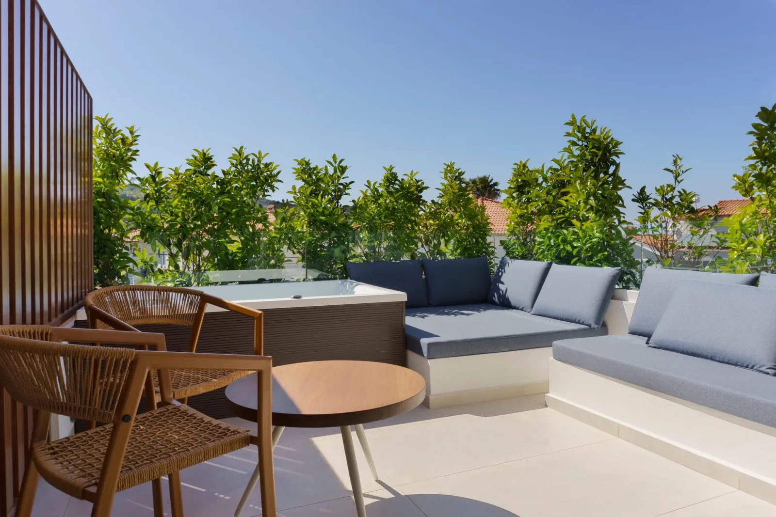 Palm Boutique Suites, Pefkohori, Grčka — Sea View Penthouse with Jacuzzi