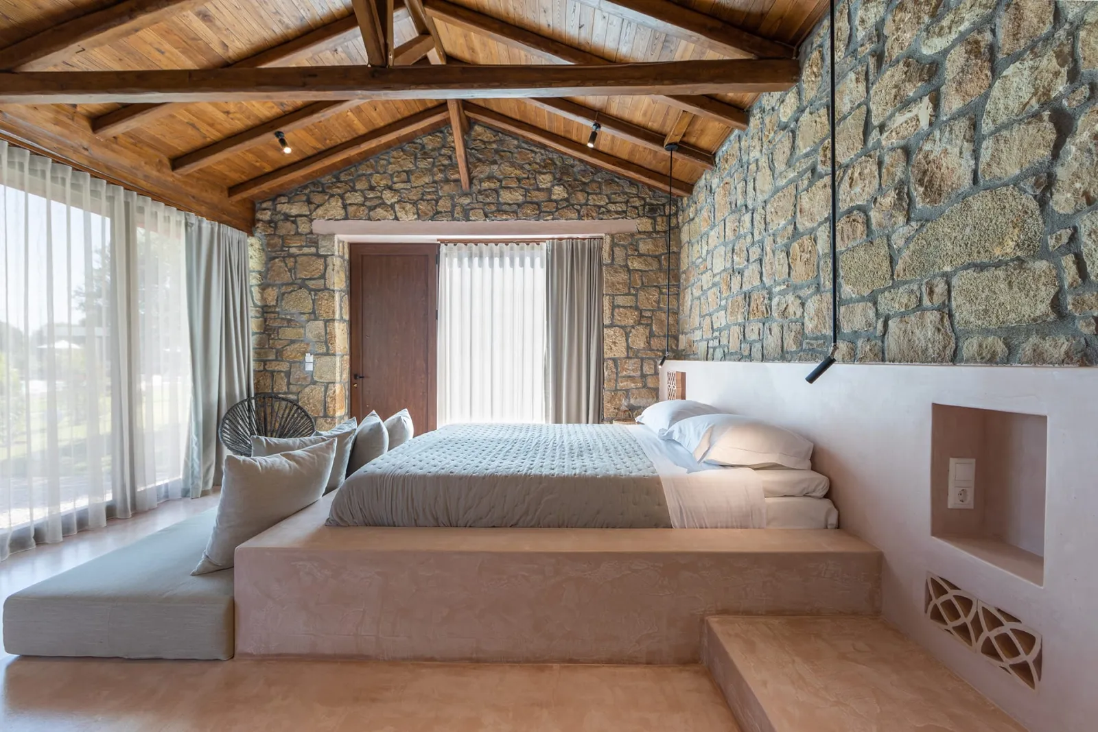 Fillis House, Vurvuru, Grčka — Stone Junior Suite with Pool View