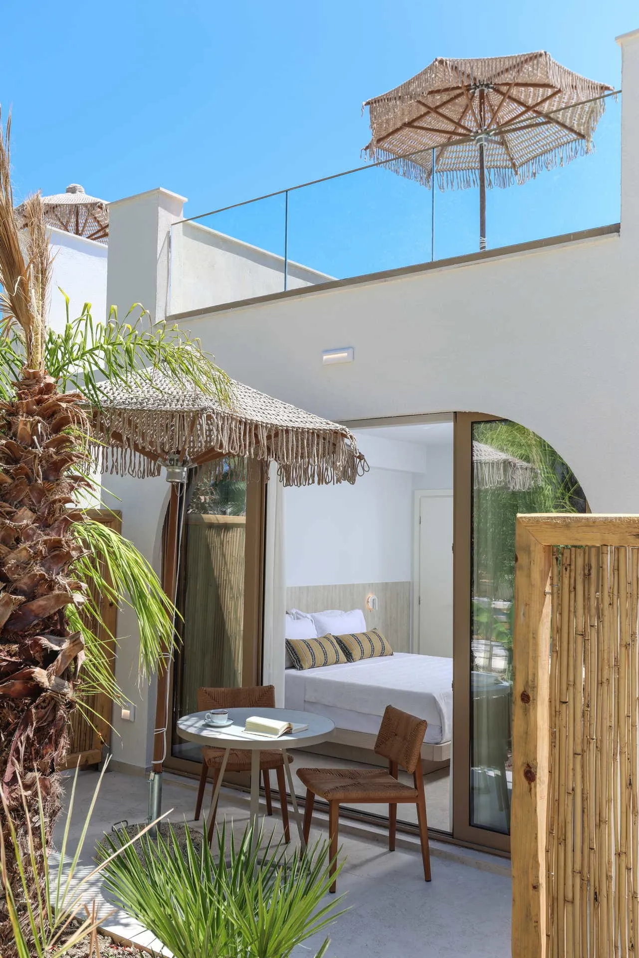 Nusa Suites & Villas, Pefkohori, Grčka — Suite Rooftop Pool View