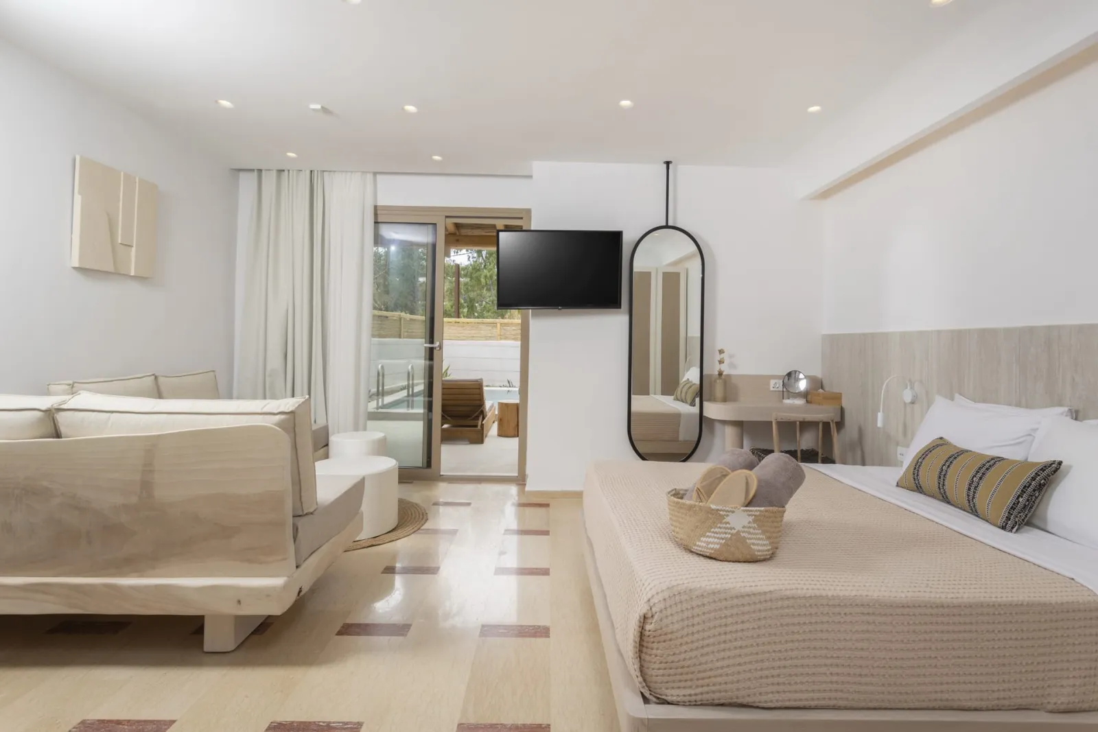 Nusa Suites & Villas, Pefkohori, Grčka — Suite with Private Pool