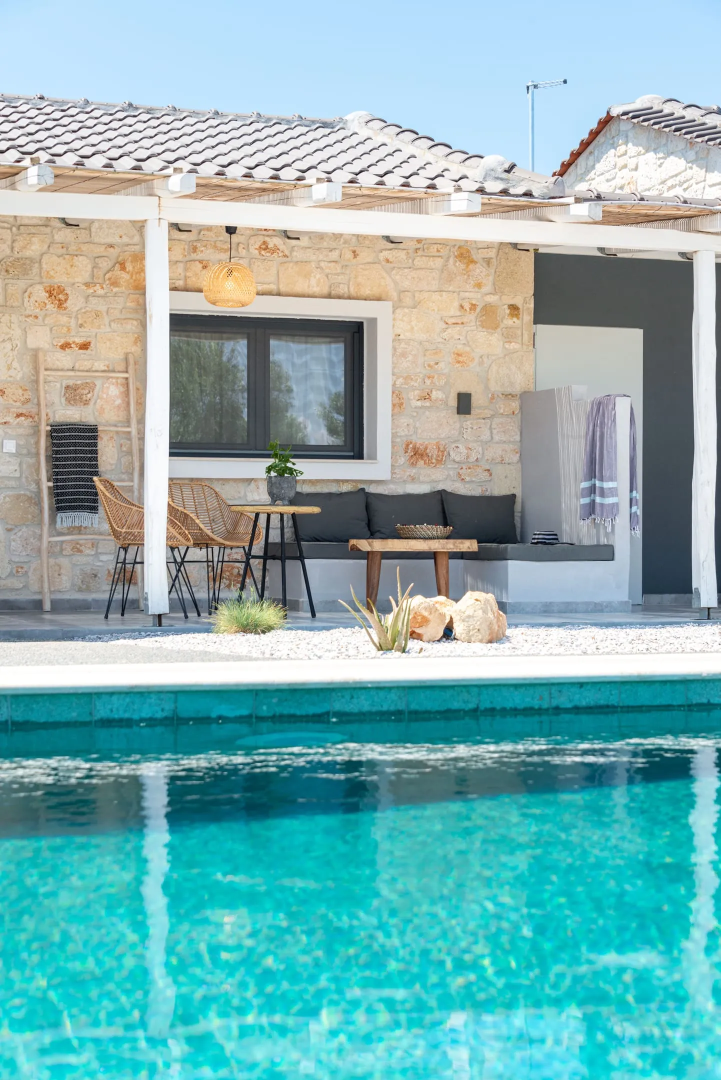 FLH - Halkidiki Properties, Grčka — "Four Olives" Luxury Rooms -  Regalis Afitos