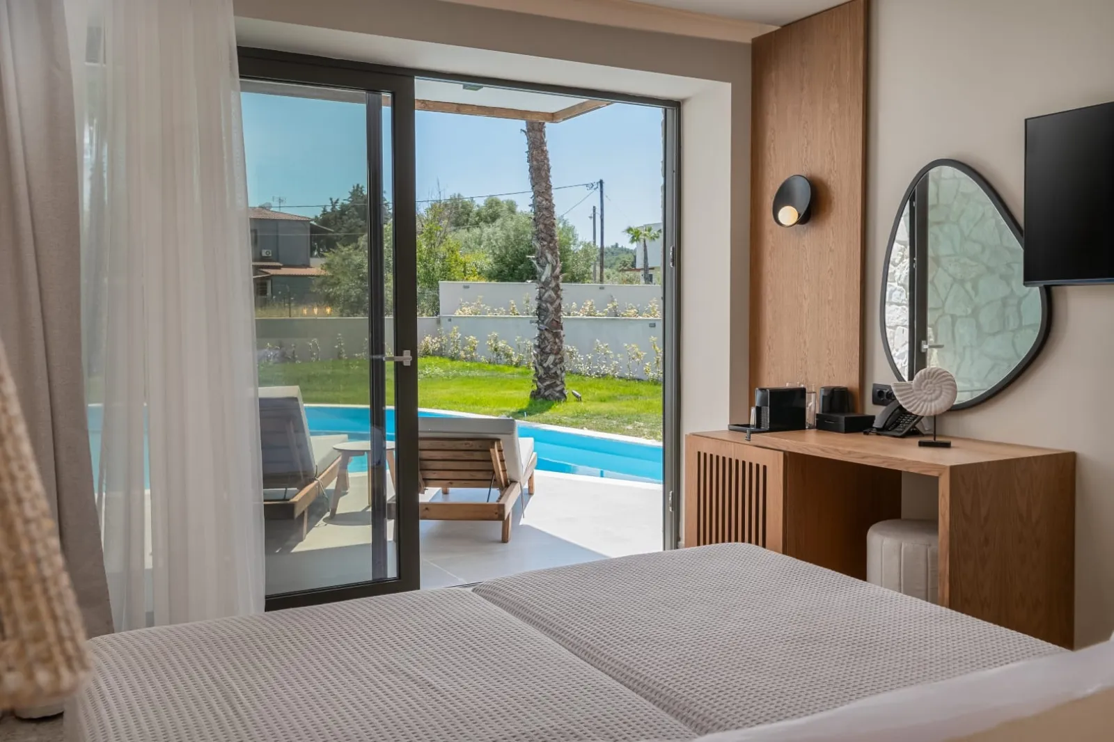 Anna Island, Pefkohori, Grčka — Swim-up Luxury Room