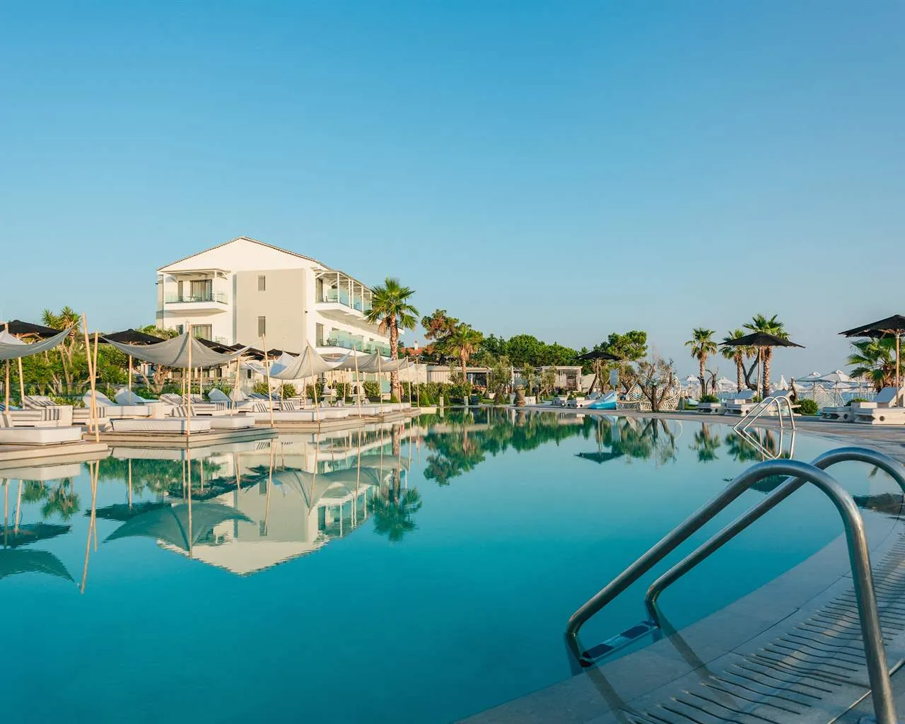 Blue Carpet Luxury Suites, Pefkohori