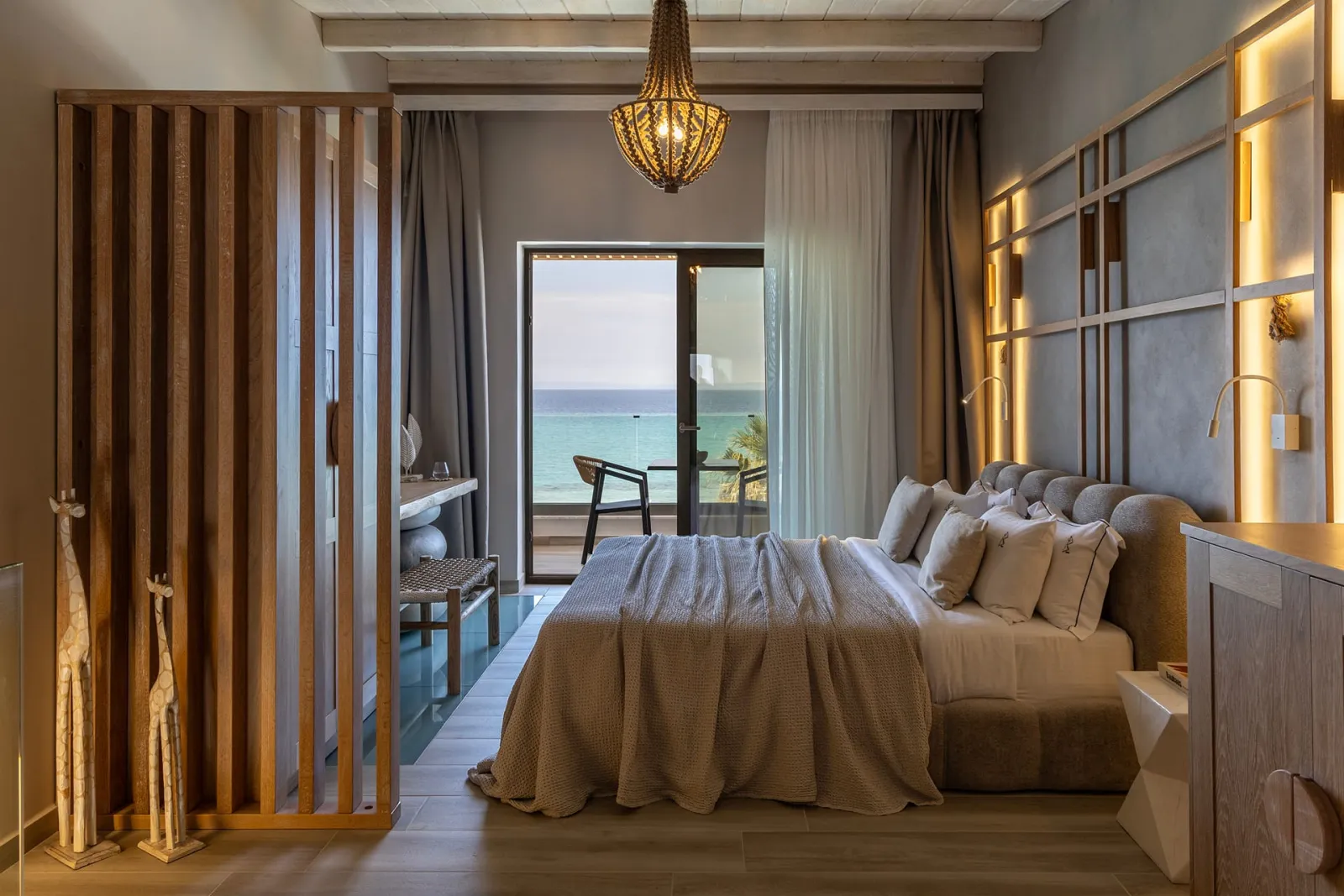 Blue Carpet Luxury Suites, Pefkohori, Grčka — Mayasari 2 Level Sea View Suite | Indoor Jacuzzi