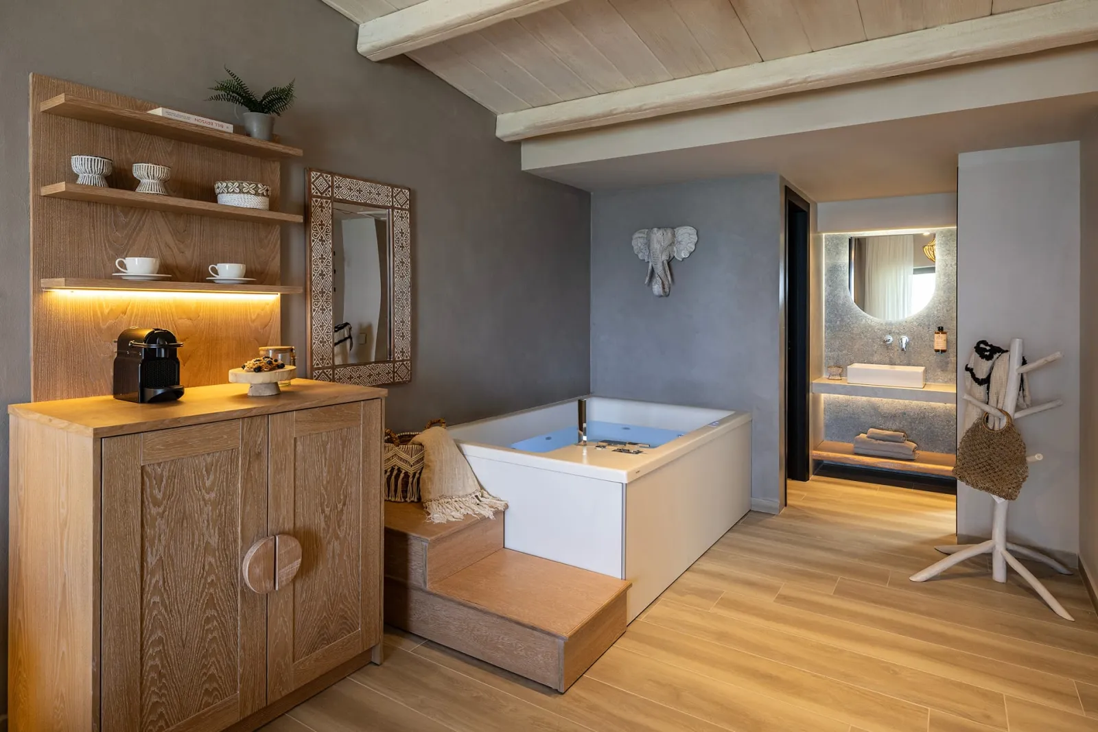 Blue Carpet Luxury Suites, Pefkohori, Grčka — Mayasari Suite Sea View  | Indoor Jacuzzi