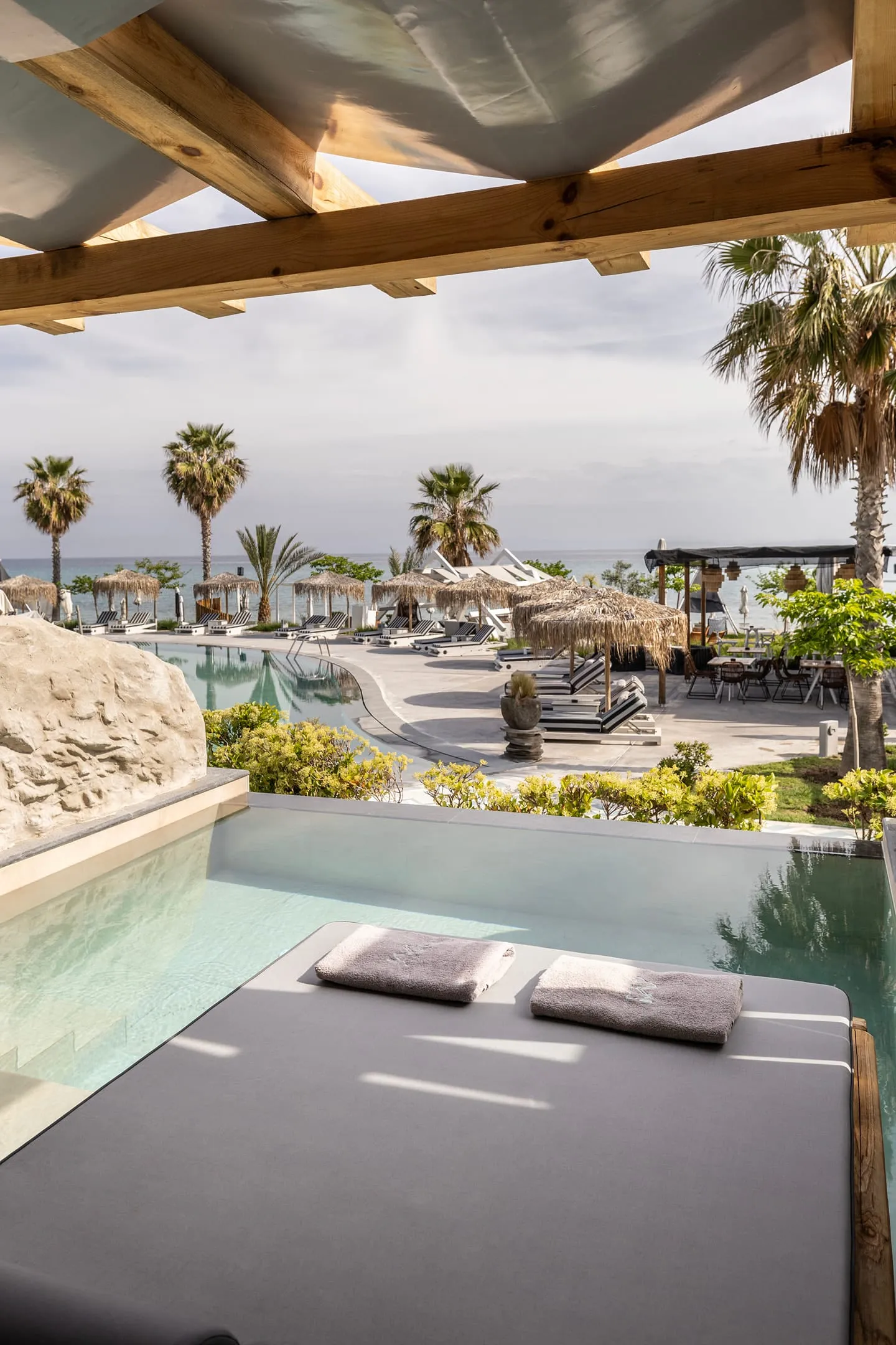 Blue Carpet Luxury Suites, Pefkohori, Grčka — Mayasari Suite Sea View | Private Pool
