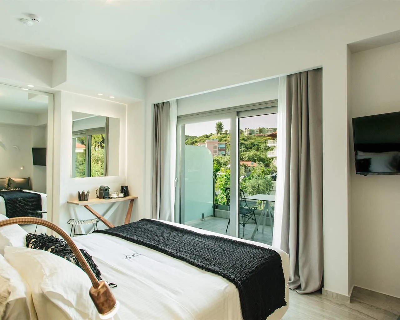 Blue Carpet Luxury Suites, Pefkohori, Grčka — Suite Triple