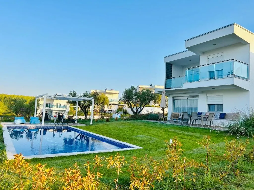 Sani Beverly Hills, Sani, Grčka — Grand Deluxe Villa