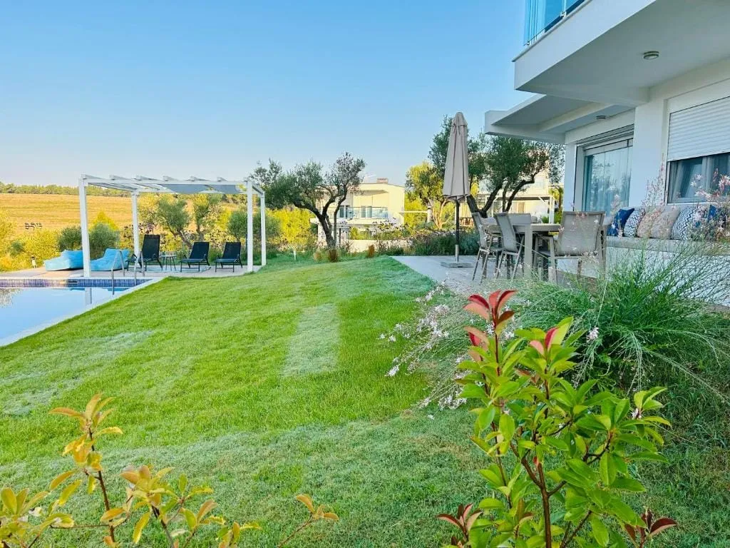 Sani Beverly Hills, Sani, Grčka — Grand Deluxe Villa