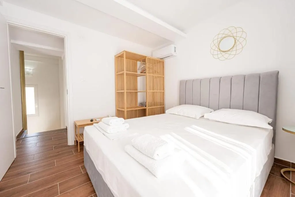 Sani Beverly Hills, Sani, Grčka — Grand Deluxe Villa