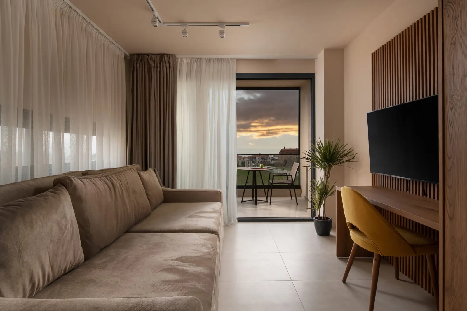 Anore Luxury Suites, Nikiti, Grčka — Executive Apartment with Jacuzzi and Sea View