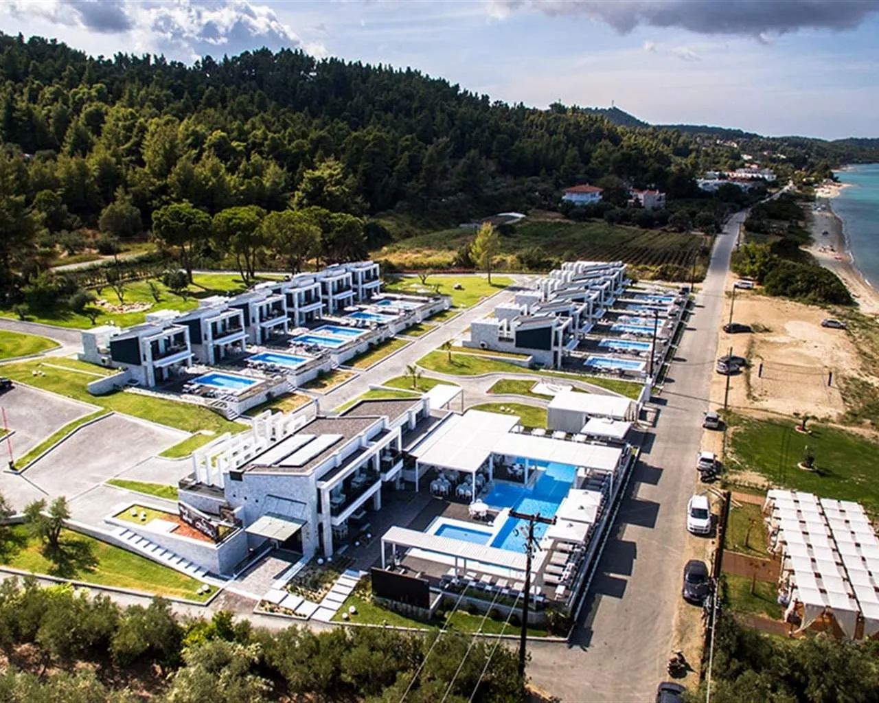 Crystal Villas & Suites, Polihrono