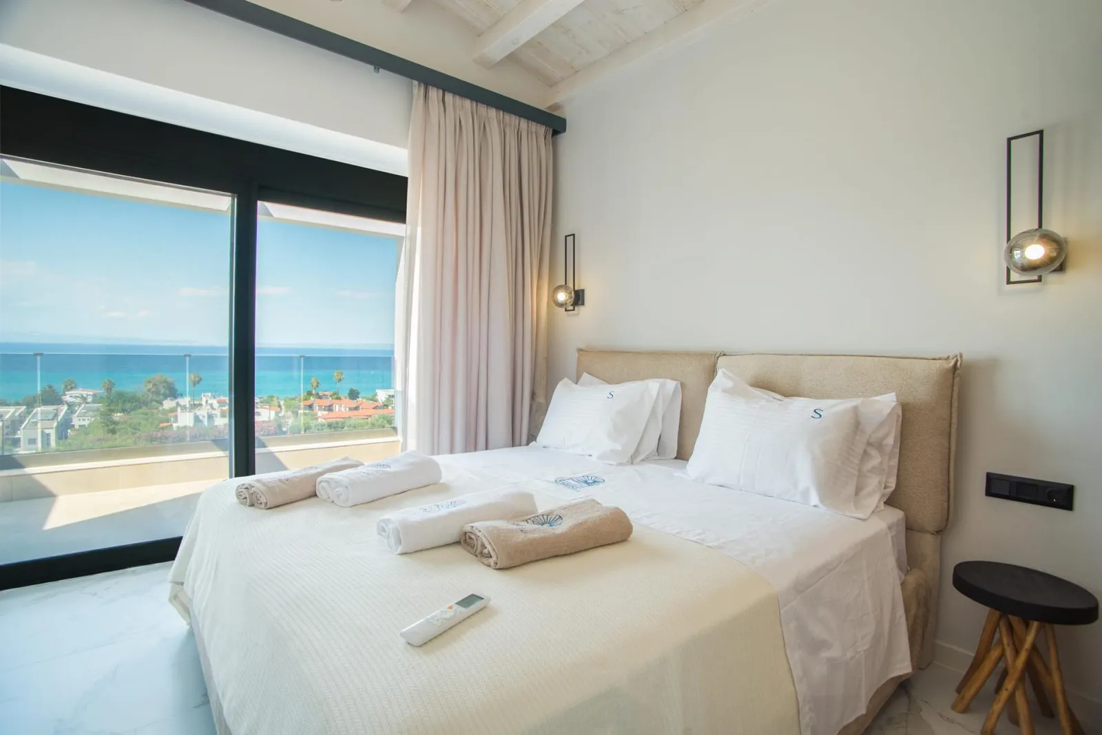 Sunrise Villas, Hanioti / Polihrono, Grčka — Emerald Villa | Private Pool